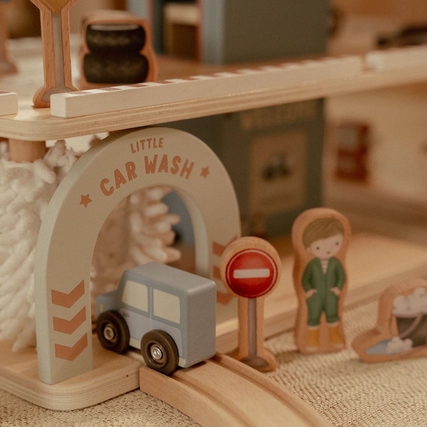 Garage Multipiano in Legno FSC con Autolavaggio e Veicoli