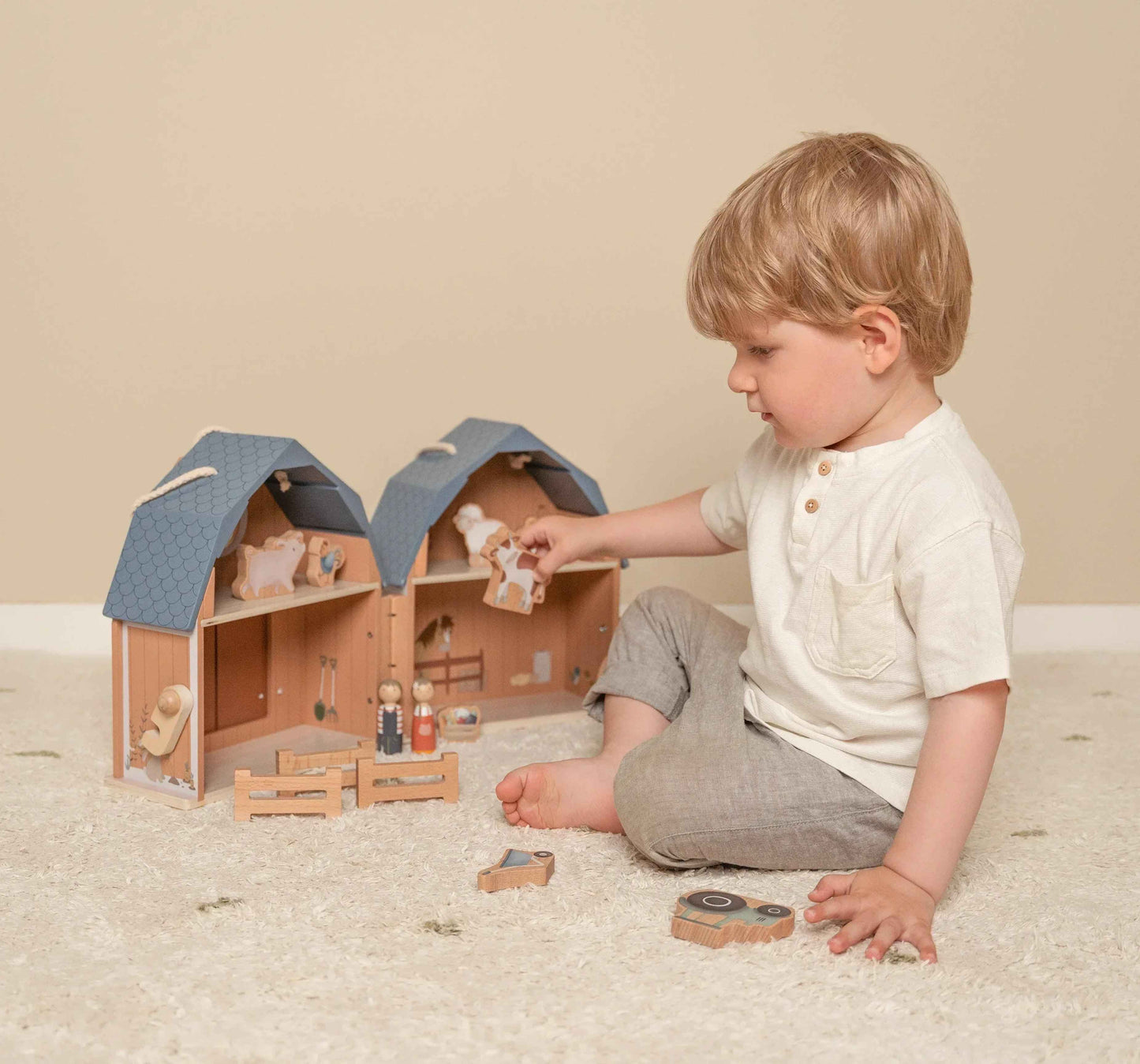 Set "Piccola Fattoria" Little Farm – Fattoria Portatile e Verdure da Tagliare Little Dutch – 24+ mesi