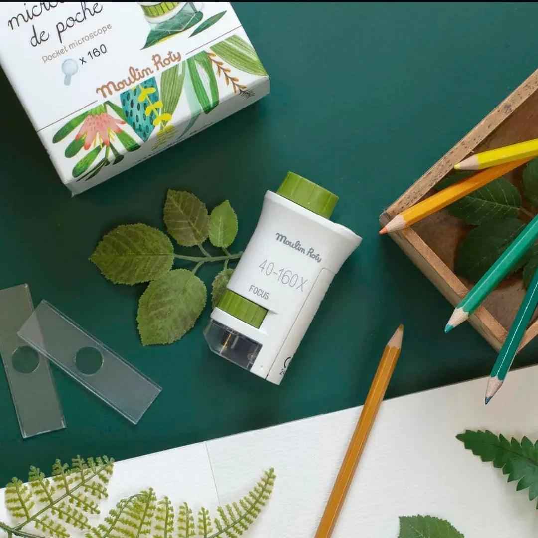 Set "Piccoli Scienziati" Le Jardin du Moulin – Microscopio e Lente d’Ingrandimento Moulin Roty – 6+ anni