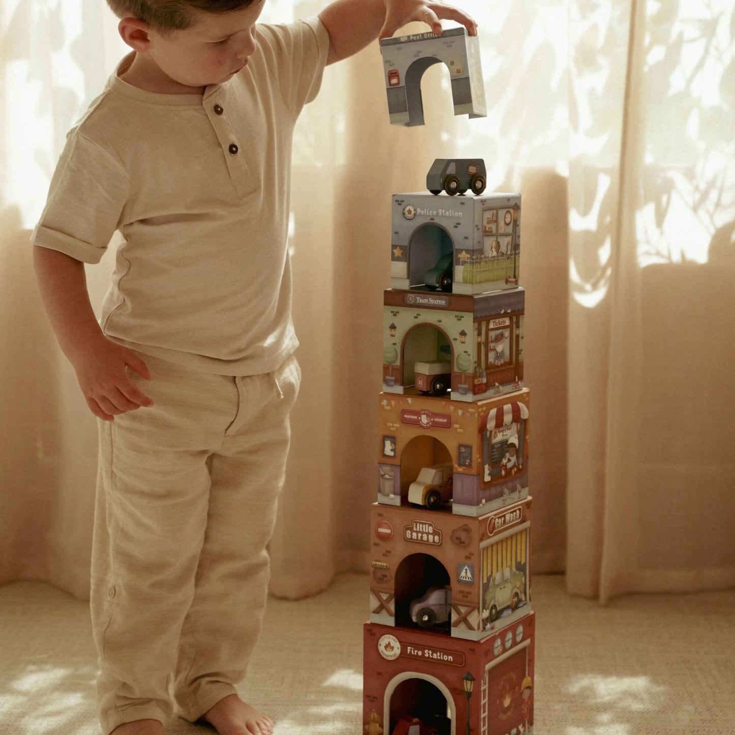 Torre impilabile e 6 auto FSC