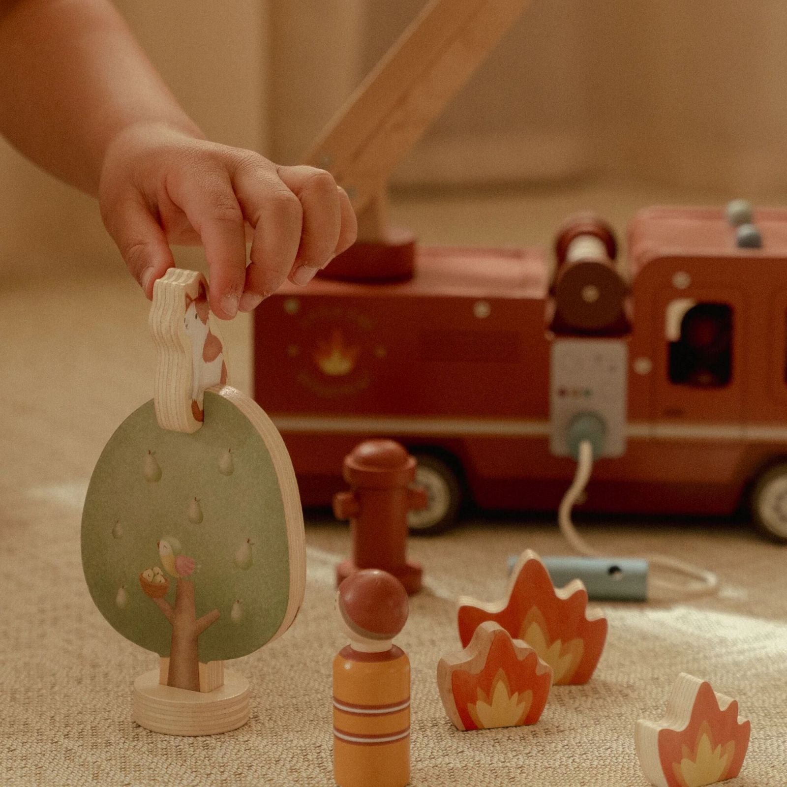 Camion dei pompieri grande con personaggi