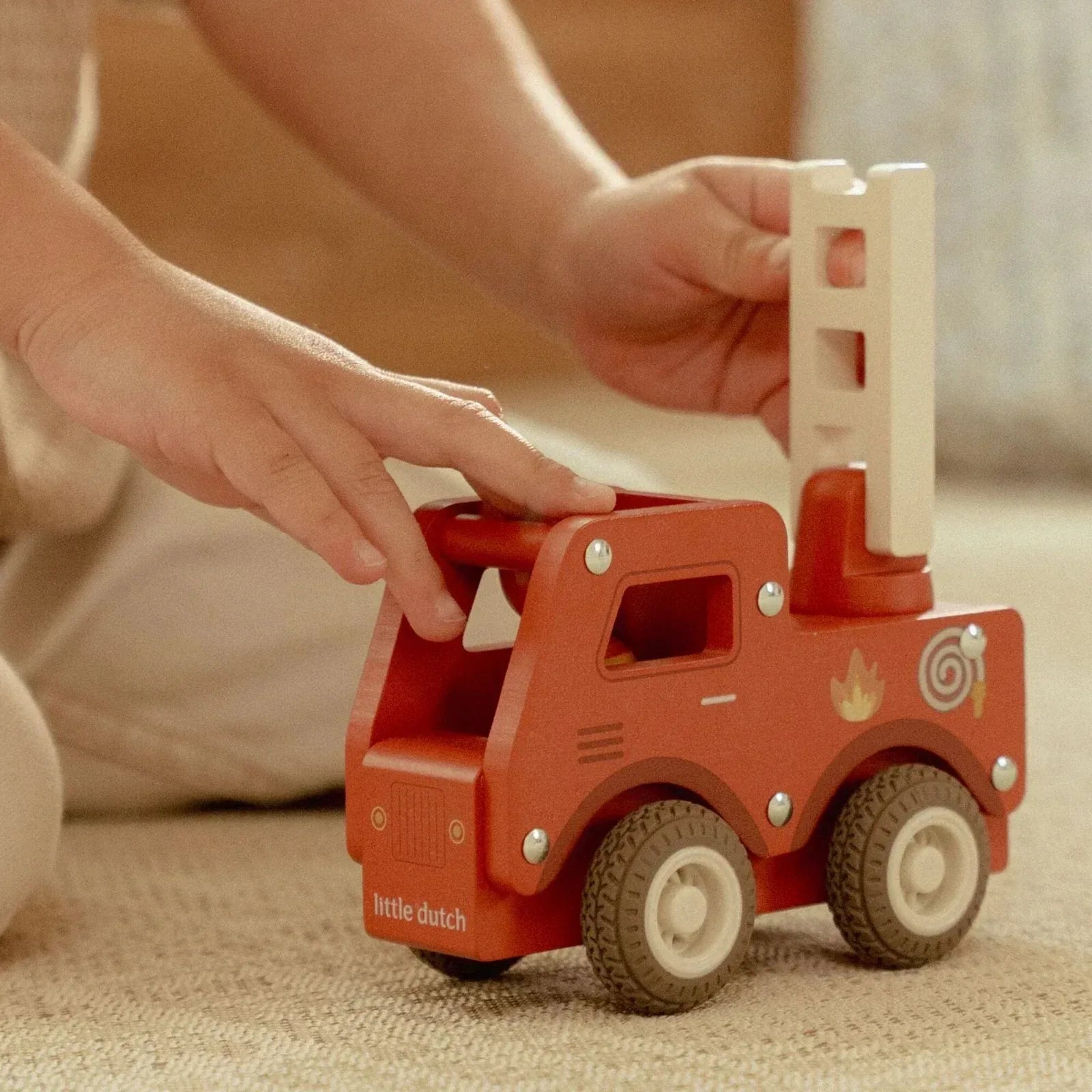 Camion dei Pompieri in Legno FSC con Scala Estensibile - Munakids